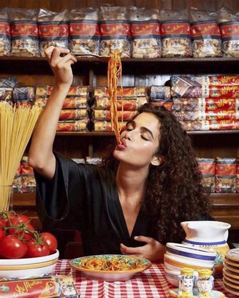 dolce gabbana beim spaghetti essen|Dolce & Gabbana Are Now in the Pasta Business .